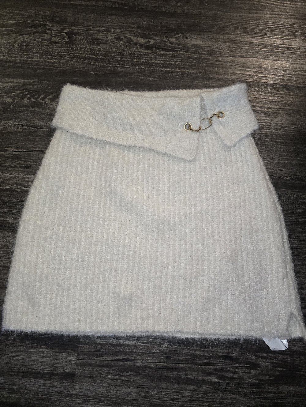 NWT Wild Fable White Furry Mini Skirt with Gold Chain Detail Medium